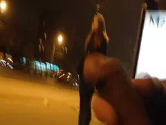Impresionante rubia es follada por el toro porbo culo por su insaciable amante