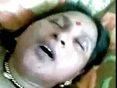 Dos chicas están con dos hombres españolas xxx ansiosos y cachondos, recibiendo pollas duras