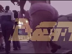 Una chica caliente que tiene pelos en fakings tv el coño es follada por el culo