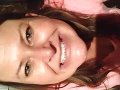Dos xxxpornogratis chicas y un chico follan detenidos en este vídeo caliente
