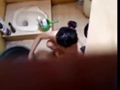 Flapper amateur atiende a hombre con cámara en el cuarto petardas sexo movil oscuro