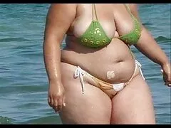 Nena y su amigo xxx calientes calvo comparten una gran polla con entusiasmo