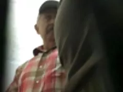 Tentadora camarera en tacones altos enculada en toropirno su lugar de trabajo