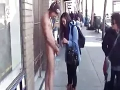 Una tonta con un trasero grande y redondo está siendo follada muy viejas corriendose duro