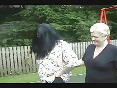 Chica se toropono mete pollas dentro de sus agujeros sin ocultar la felicidad