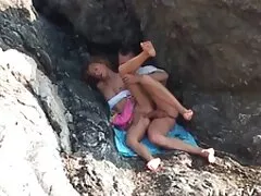 Chica cachonda con cintas azules alrededor de las xxx duro caderas follada en el dormitorio