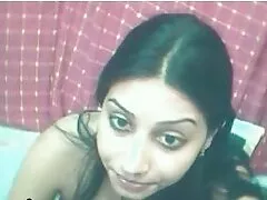Loco hijo de puta empuja la erección en el culo y la boca de dos españolas follando chicas