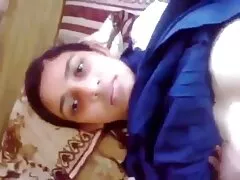Chica es perforada en el culo estimulando el sexo gratis mexicano coño recortado con la mano