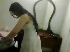 Strapon y novia asiática hacen que la dama blanca se sienta videos de sexxo genial